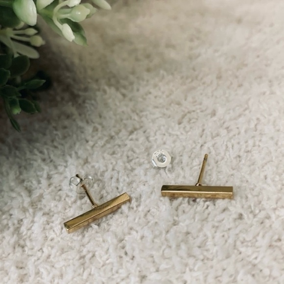 Brand New 18k gold filled bar earrings - Picture 5 of 5